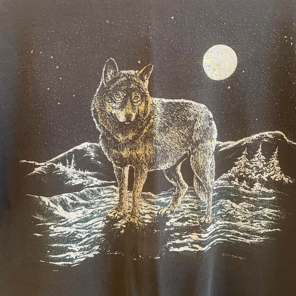 Delta Men's Black and Grey T-shirt